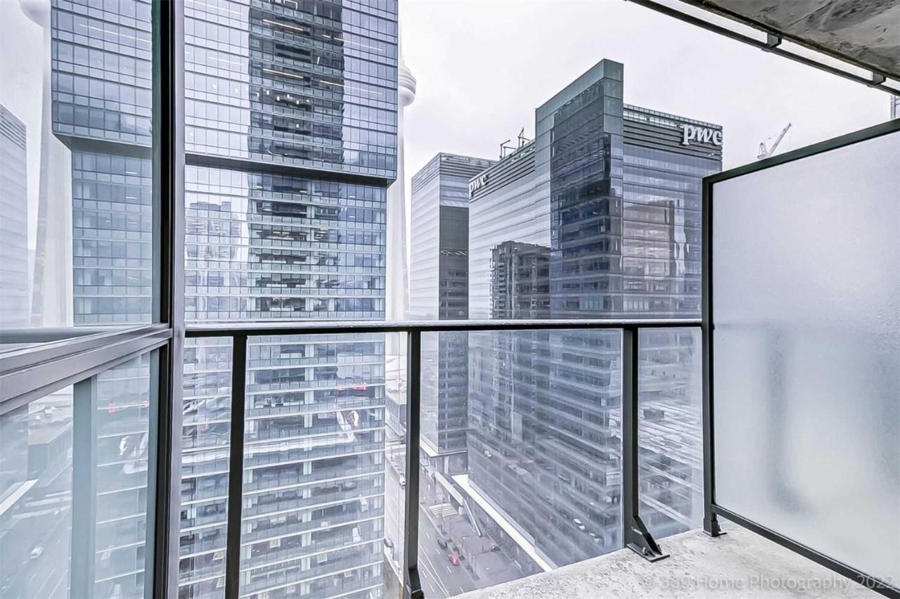 Prime Location - Stunning 2-Bdrm Condo Toronto Ngoại thất bức ảnh
