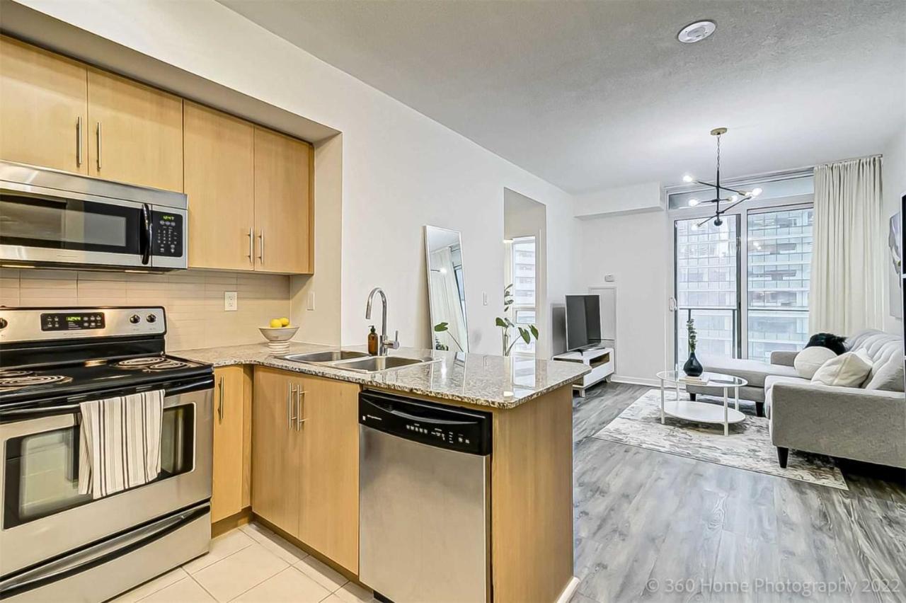 Prime Location - Stunning 2-Bdrm Condo Toronto Ngoại thất bức ảnh