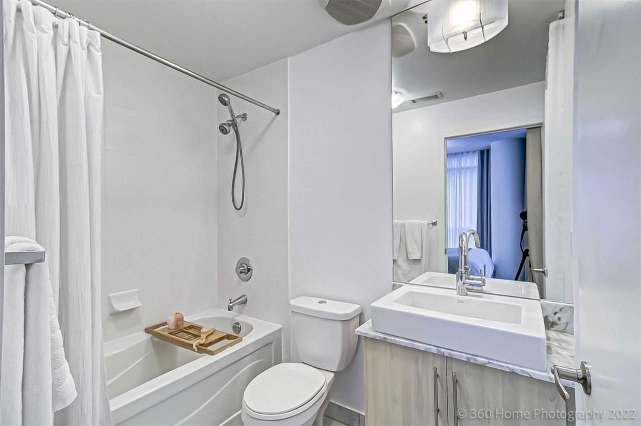 Prime Location - Stunning 2-Bdrm Condo Toronto Ngoại thất bức ảnh