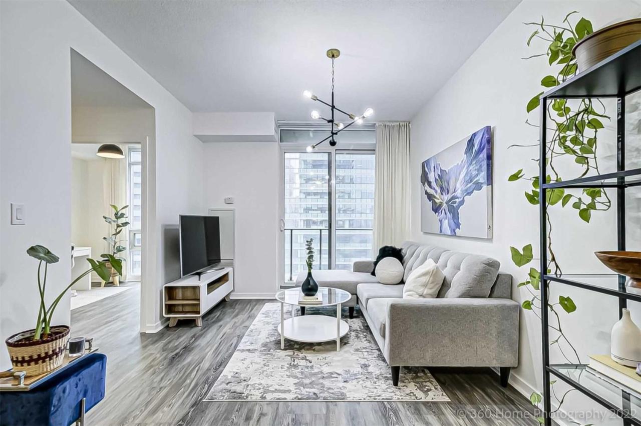 Prime Location - Stunning 2-Bdrm Condo Toronto Ngoại thất bức ảnh